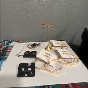 LOT OF (FASHION CUSTUME JEWLERY) GOLD TONE STUD, HOOPS, NECKLACES & MORE